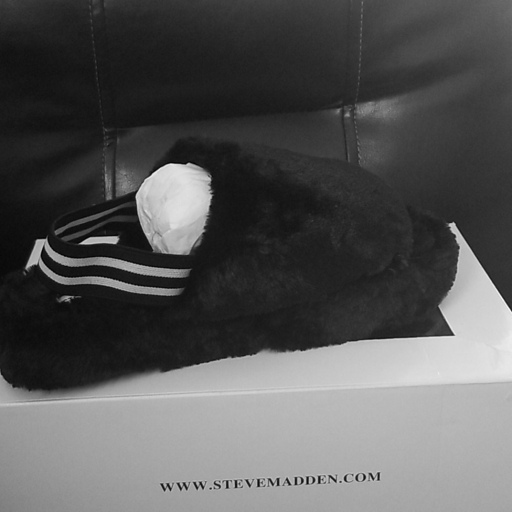 STEVE MADDEN SLIPPERS